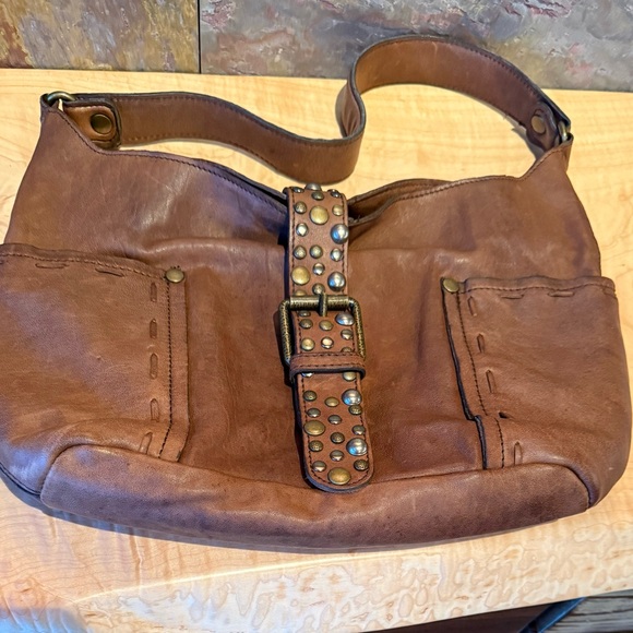 Patricia Nash Cobblestone Urbino shoulderbag. Studded strap closure, distressed - Picture 7 of 16